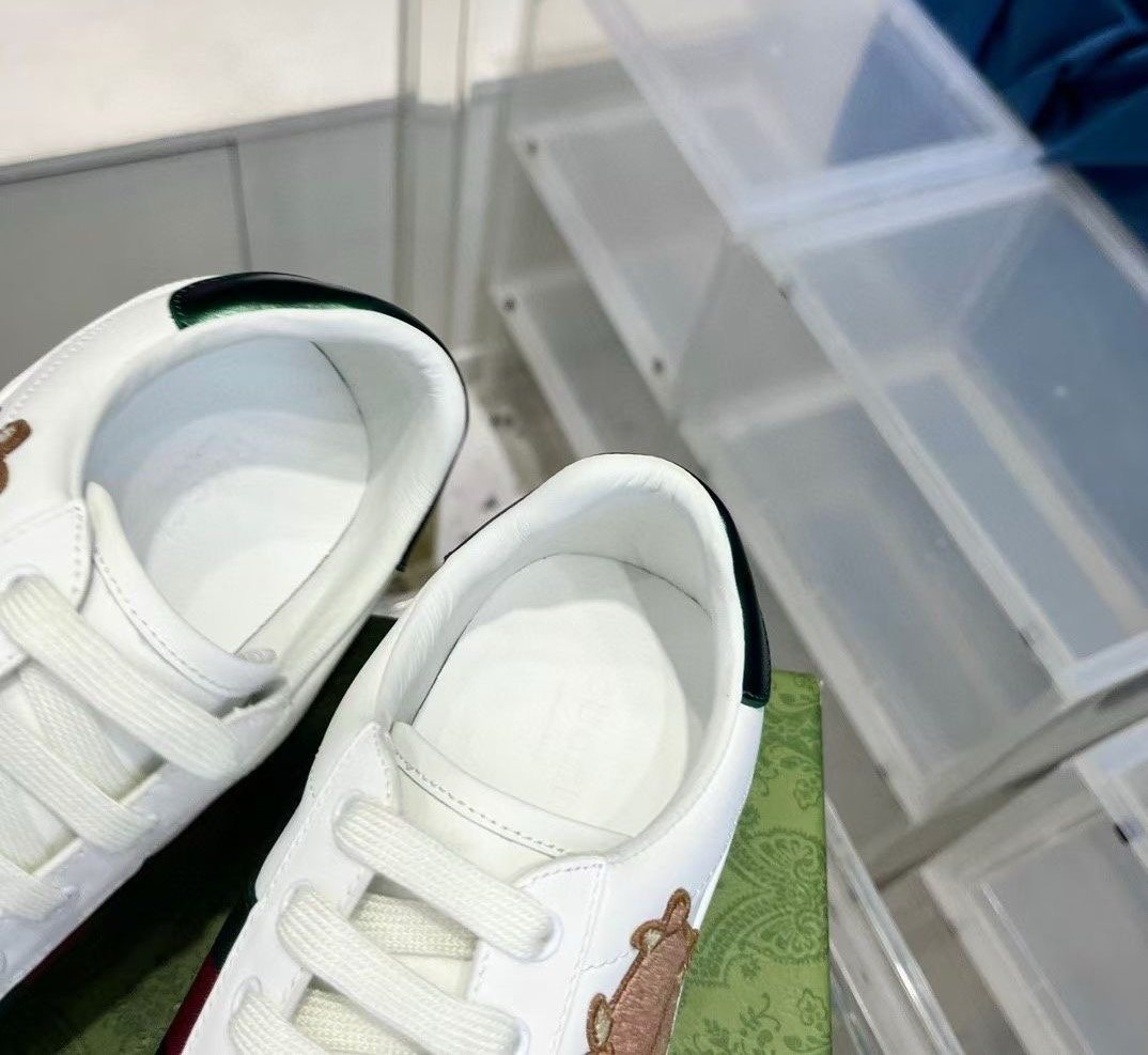 Gucci Green and Red Stripe Low-Top Sneakers - White Sole